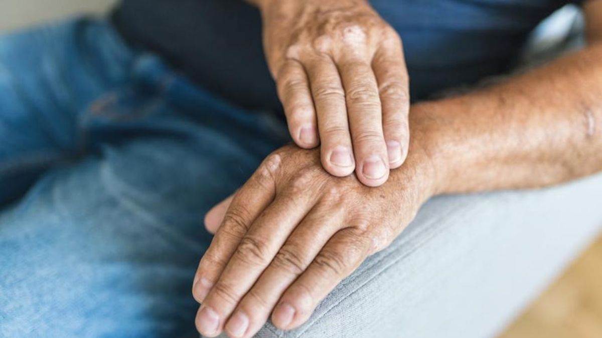 World Arthritis Day 2023 कम उम्र में भी हो सकता है अर्थराइटिस, इन