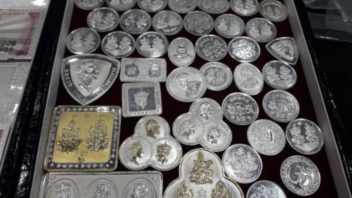 त्योहारी सीजन में मिलावटखोर एक्टिव, बाजार में नकली चांदी के सिक्कों का धंधा तेज, रहें सावधान