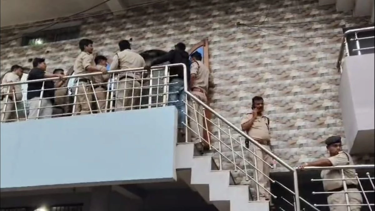 Jabalpur News: कुख्यात सटोरिये के घर पर छापा, लाखों रुपये के सट्टा की लिखा-पढ़ी जब्त, सरगना सहित चार गिरफ्तार