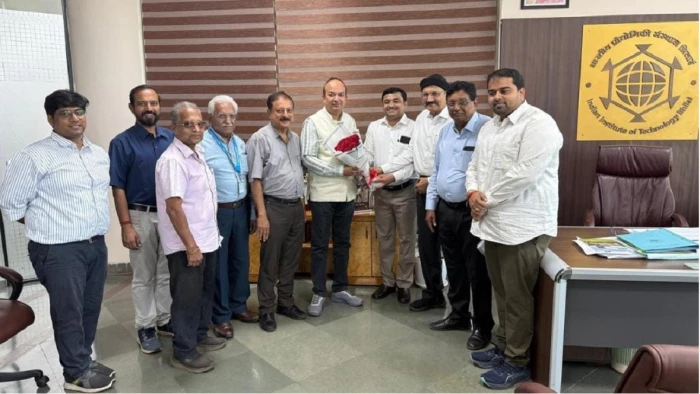 आईआईटी भिलाई की स्थानीय उद्योगों को मजबूत बनाने की पहल, रिवर्स इंजीनियरिंग से सिखाएगा आयातित कलपुर्जे बनाना