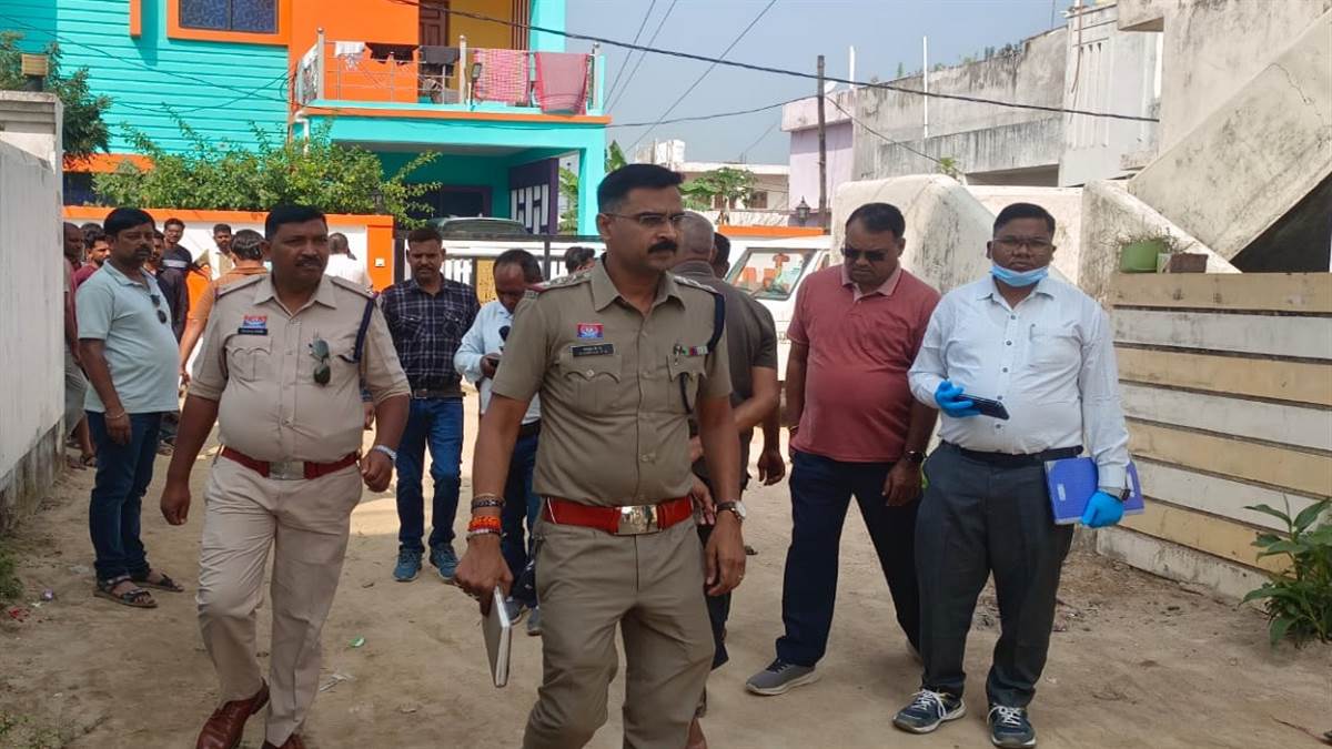 बिश्रामपुर में डबर मर्डर: तलाकशुदा टीचर और उनके बेटे की हत्या, सुलझाने में जुटी पुलिस