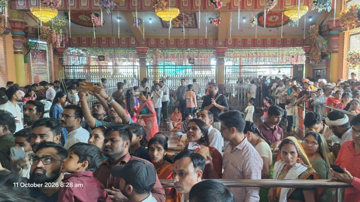 शारदीय नवरात्र के पहले दिन बड़वानी के मां बिजासन धाम में लगा भक्तों का तांता, 90 किलो चांदी से दमका गर्भगृह