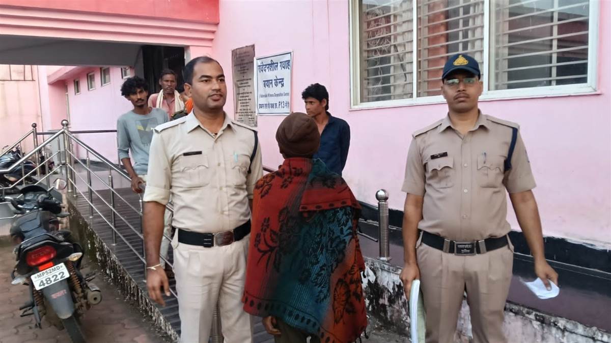डिंडौरी पुलिस ने सुलझाया ब्लांड मर्डर केस, खेत में पानी छोड़ने पर बुजुर्ग महिला का सिर पत्थर से कुचला; आरोपी गिरफ्तार
