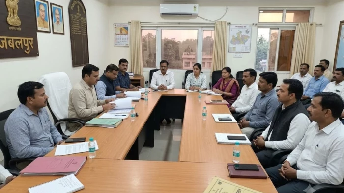 मध्य प्रदेश में सोमवार से काम पर लौटेंगे पटवारी, निलंबितों को किया गया बहाल, प्रशासन से बातचीत के बाद निकला समाधान