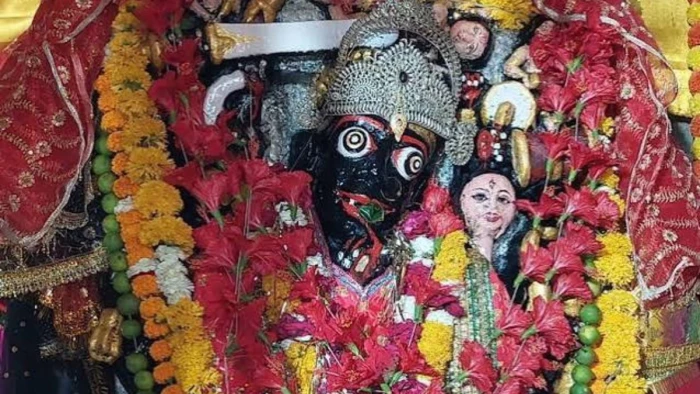 दशहरे के दिन सीधी होगी मां काली की गर्दन, बाकी वक्त 45 डिग्री झुकी हुई, जानें इस नवरात्रि कैसे करें MP के इस अलौकिक मंदिर के दर्शन