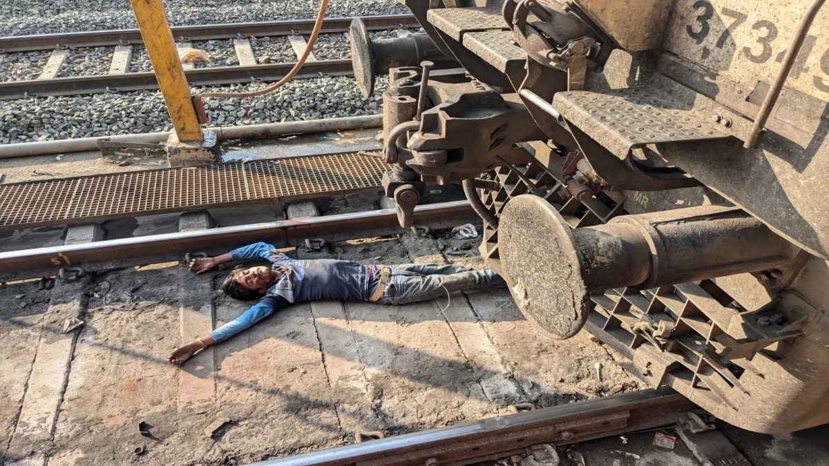 भोपाल रेलवे स्टेशन पर लोको पायलट की सूझबूझ से युवक की बची जान