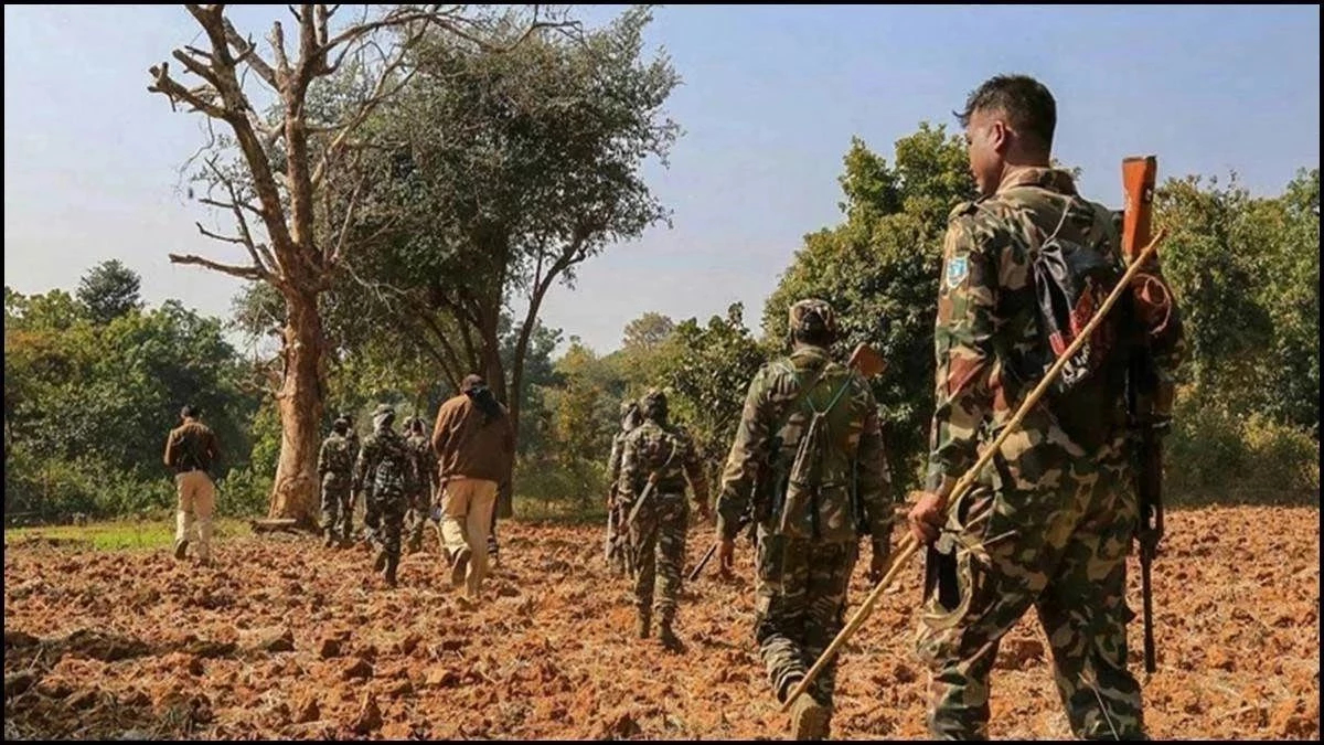 Bijapur Encounter: बीजापुर में माओवादियों पर बड़ी कार्रवाई, सुरक्षा बलों ने छह उग्रवादियों को किया ढेर, भारी हथियार जब्त