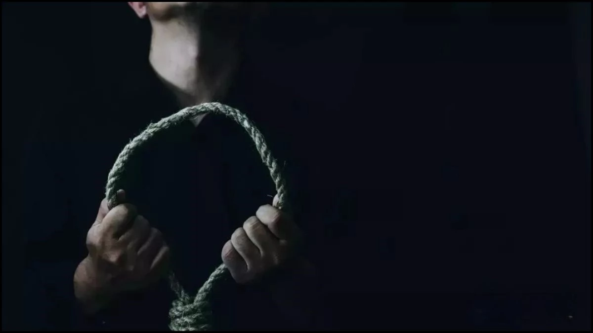 काम के प्रेशर में बढ़ा डिप्रेशन और फिर… बीएलओ ने उठाया खौफनाक कदम, स्कूल भवन में लगाई फांसी