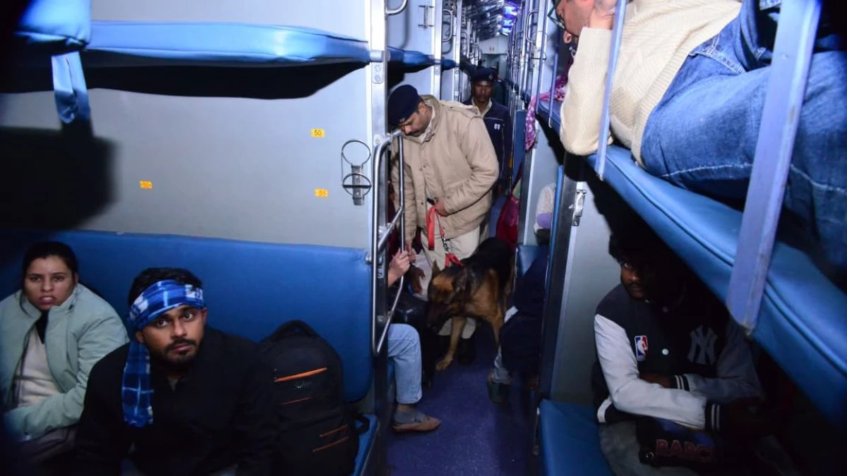 Jabalpur में स्टेशन पर उतरा डॉग स्क्वायड, शहर के संवेदनशील क्षेत्रों में बढ़ाई गई निगरानी