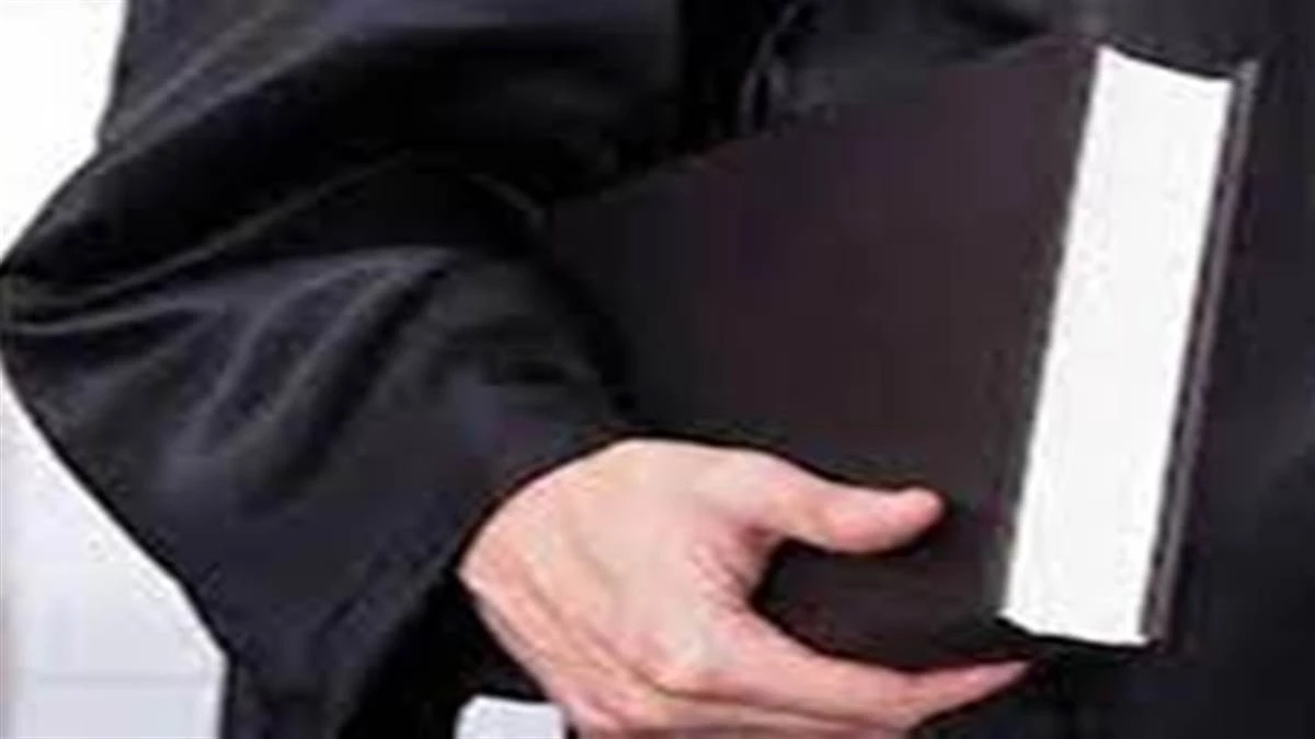 इंदौर हाईकोर्ट में वकील की दिल का दौरा पड़ने से मौत, कुछ देर पहले ही की थी केस की पैरवी