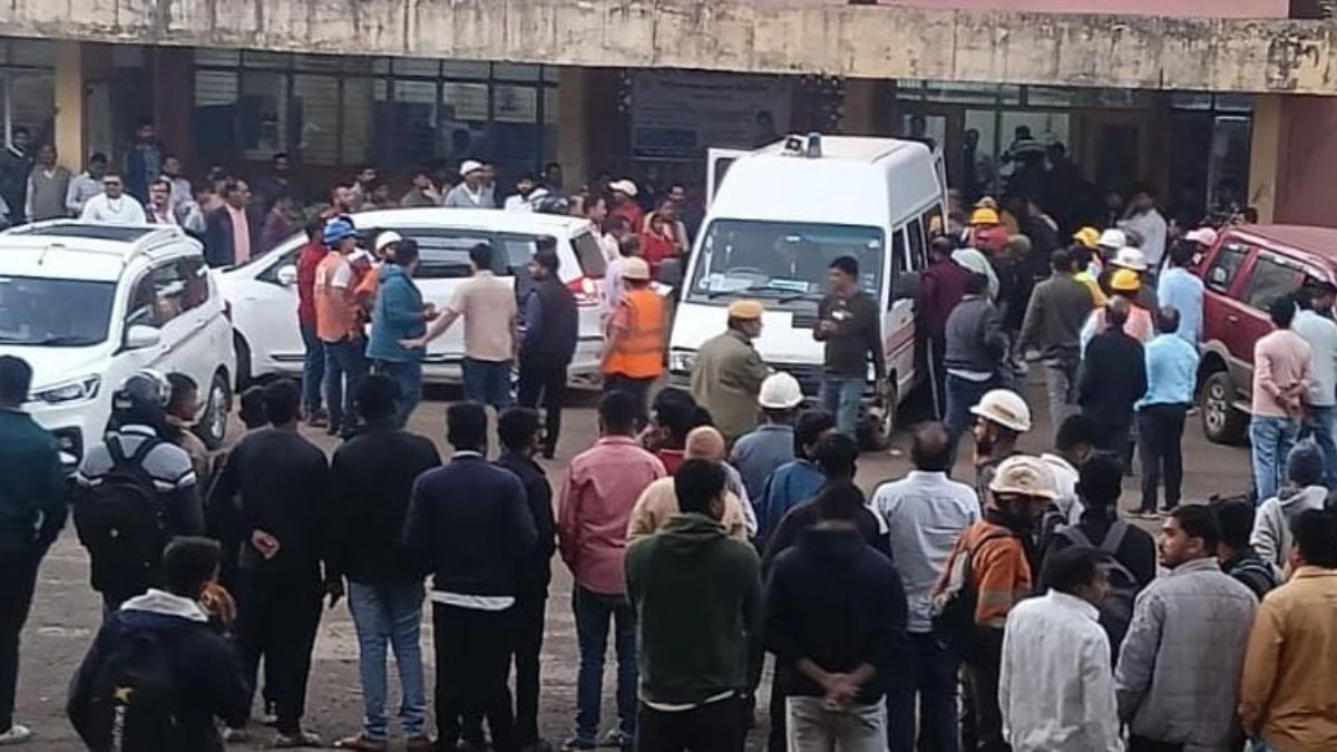 MP Accident: एशिया की सबसे बड़ी तांबा खदान में श्रमिकों से भरी बस उलटी... 22 मजदूर घायल, 5 की हालत नाजुक