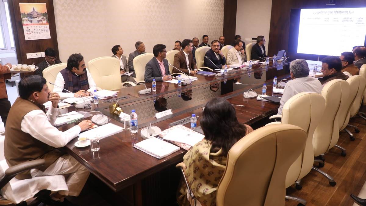 MP: ऐसी पद्धति से सड़कें बनाएं, जिससे लागत भी निकले और राजस्व भी मिले, सीएम  मोहन यादव के निर्देश - MP Build roads in such a way that both cost and  revenue