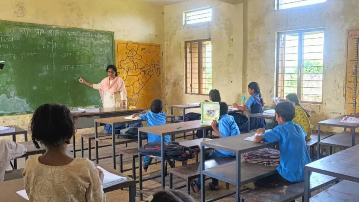 दमोह में 10 शासकीय स्कूलों से जातिसूचक शब्द हटाने का प्रशासनिक फैसला, ऐसा करने वाला मध्यप्रदेश का पहला जिला