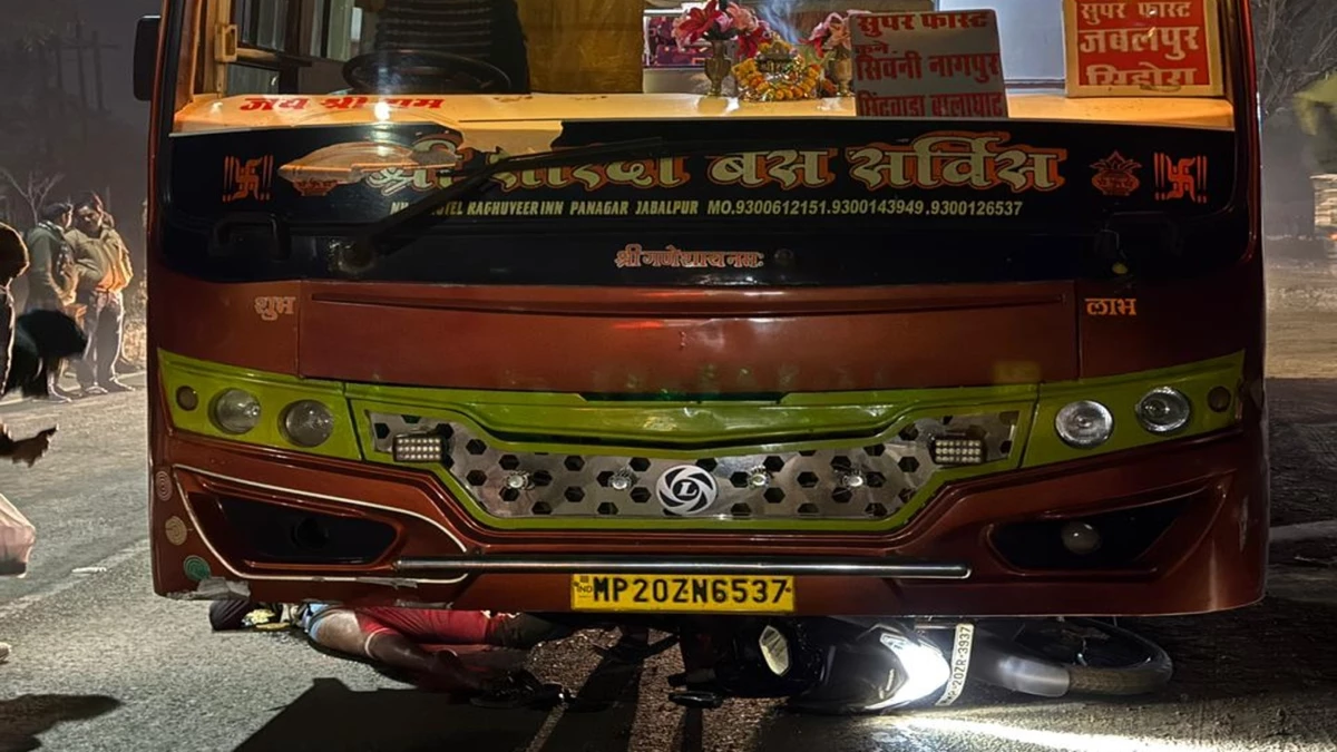 कटनी में बस ओवरटेक करने के दौरान हादसा, एक बाइक सवार युवक की मौके पर मौत; दूसरा गंभीर घायल