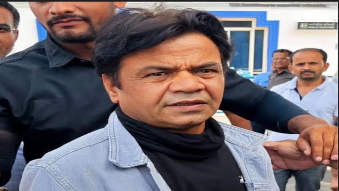 तिहाड़ जेल में बंद Rajpal Yadav के लिए 'मसीहा' बना ये सिंगर, 11 लाख रुपये की मदद का किया एलान