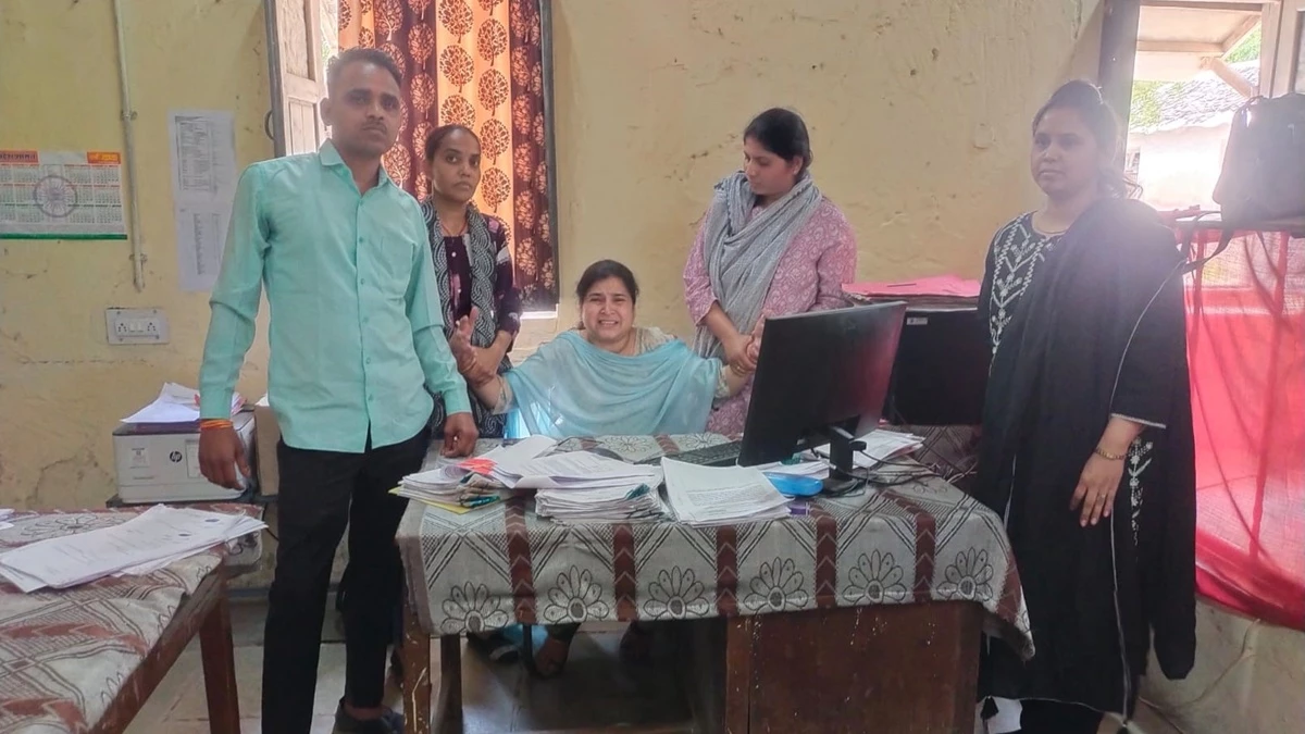 उज्‍जैन में नायब तहसीलदार की रीडर 5000 रुपये की घूस लेते गिरफ्तार