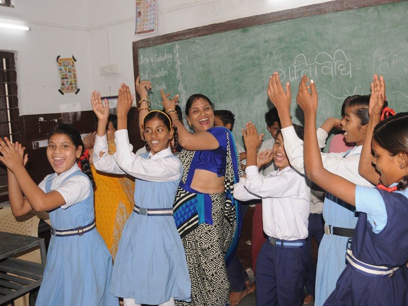 MP Education Department : पढ़ाने के साथ अब खेल भी खिलाएंगे सरकारी स्कूल के मास्टरजी