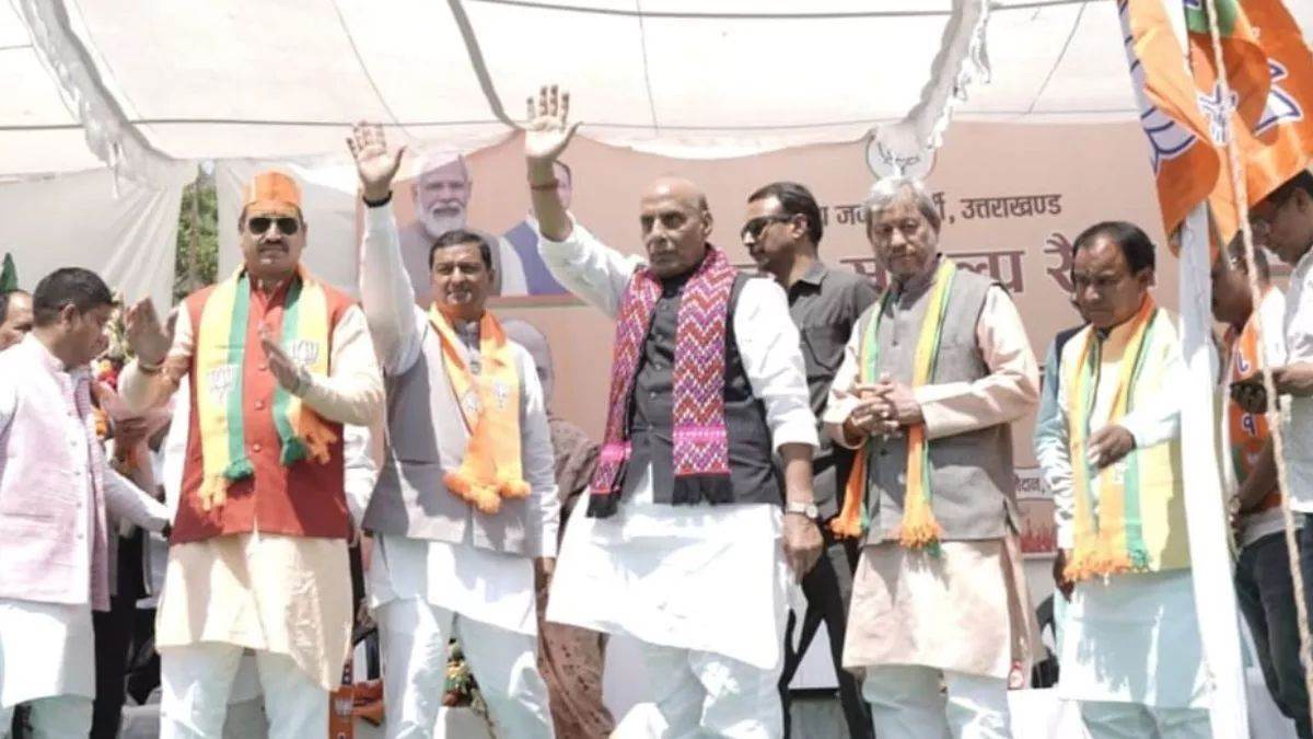 Lok Sabha Election 2024: राजनाथ सिंह ने डायनासोर से की कांग्रेस की तुलना, बोले- विलुप्त होने की कगार पर पहुंची पार्टी