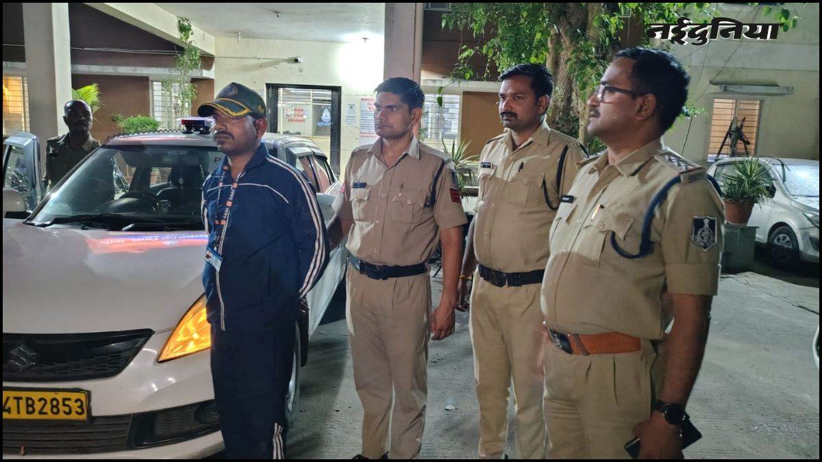 कार पर लगी थी नीली बत्ती, पुलिस को देखते ही झाड़ने लगा रौब, देवास में फर्जी DIG गिरफ्तार