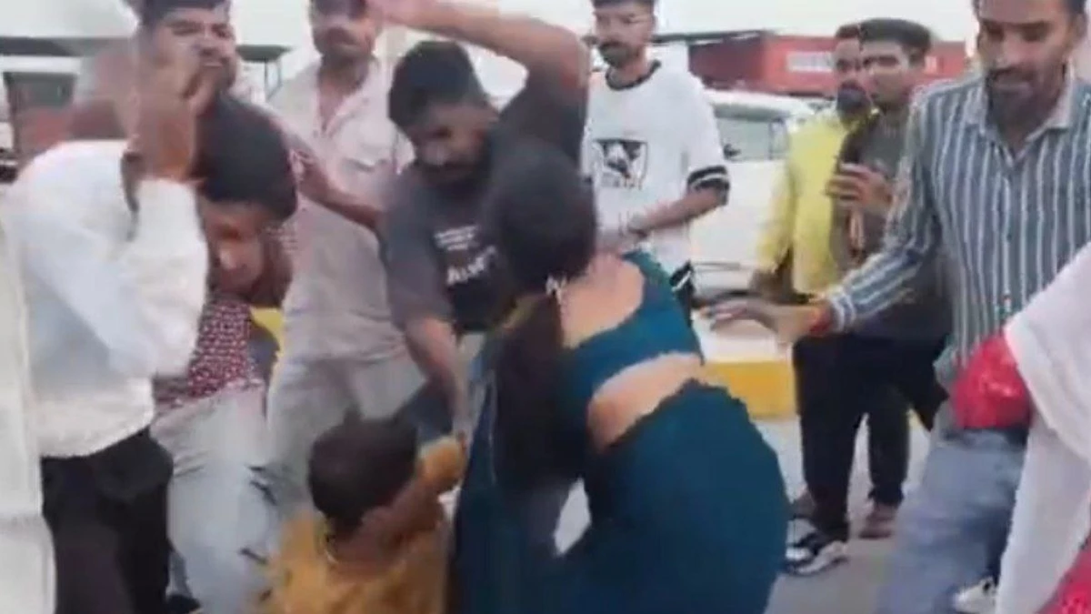 Women and youths beaten by toll block employees on Badnagar-Badnavar highway, 5 arrested