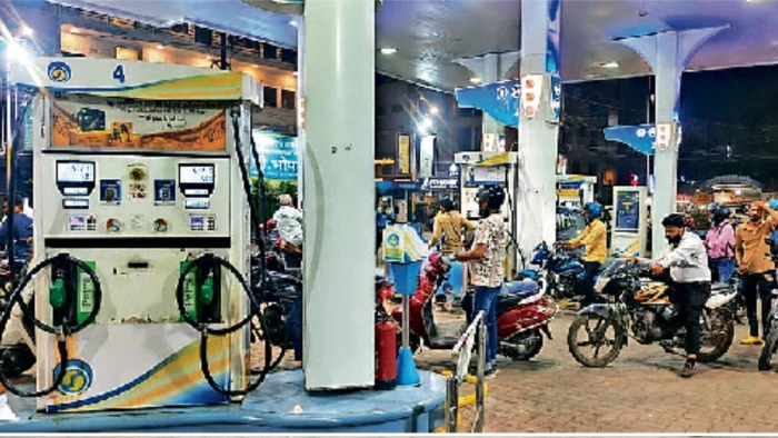 भोपाल के फेमस पेट्रोल पंप पर बड़ा खेल, 30 एमएल पेट्रोल दिया जा रहा कम, मामला दर्ज