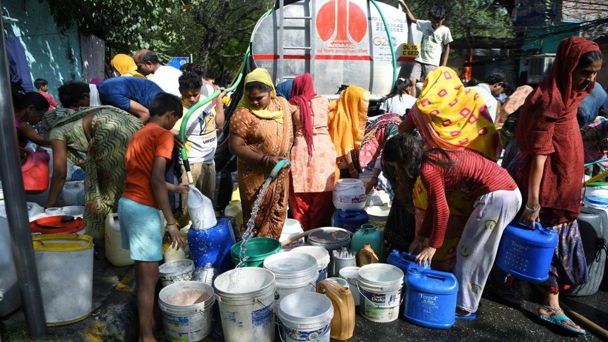 Delhi Water Crisis: दिल्ली जल संकट पर SC में सुनवाई जारी, उठा टैंकर माफिया का मुद्दा