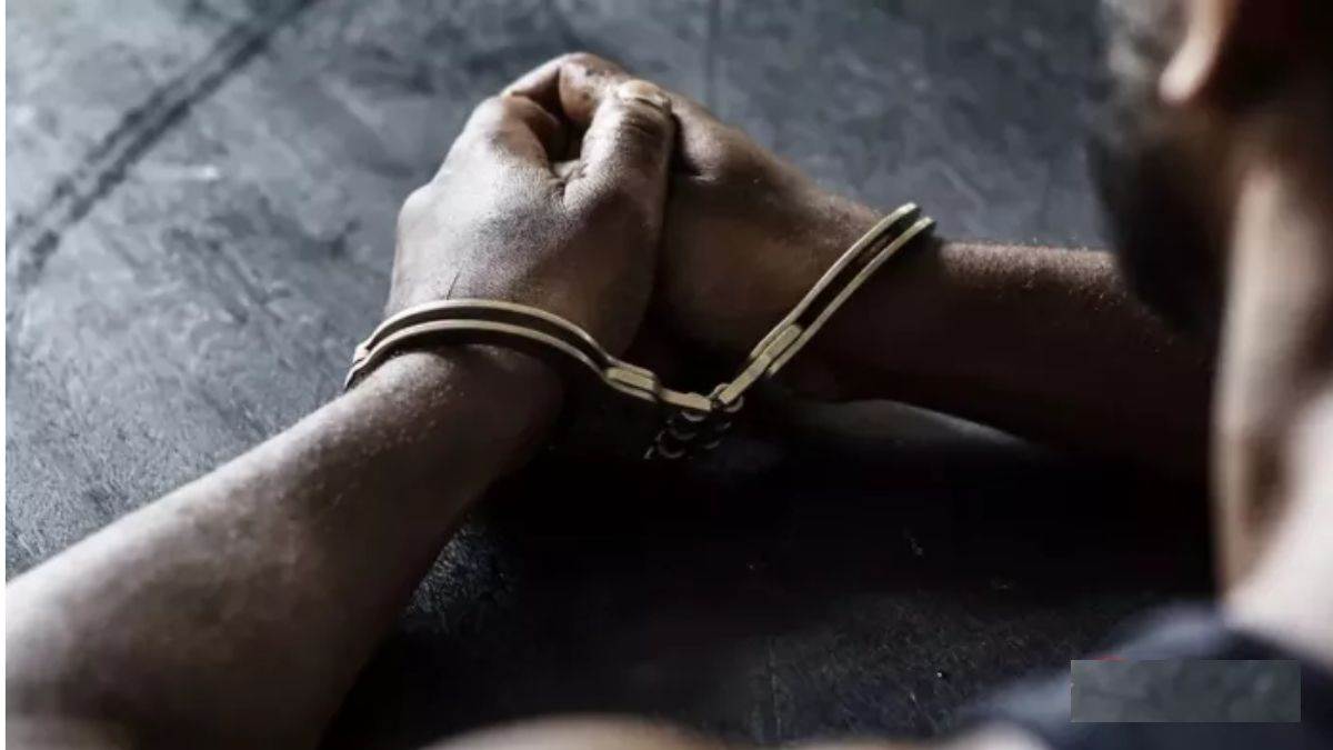 शर्मसार करने वाली दो घटनाएं: पानी मांगने पर पड़ोसी की हत्या, 9 साल के बेटे के मुंह में कागज की गेंद ठूंस कर मार डाला