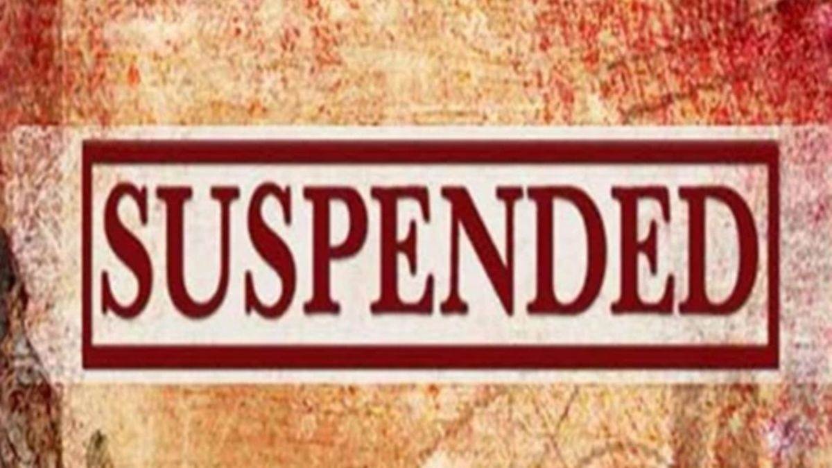 छत्तीसगढ़ में महंगी शराब बेचने पर बड़ा एक्शन, चार आबकारी अधिकारी सस्पेंड, आठ को नोटिस जारी