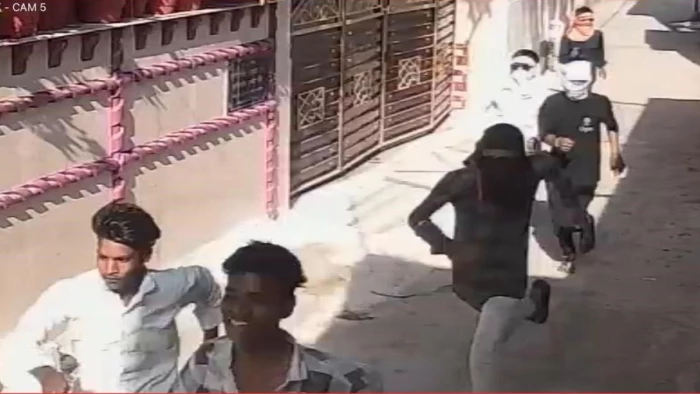 जबलपुर में रंगदारी नहीं मिली तो प्राॅपर्टी डीलर के घर फिकवाए बम, इंटरनेट काॅल पर मांगे थे एक लाख रुपये