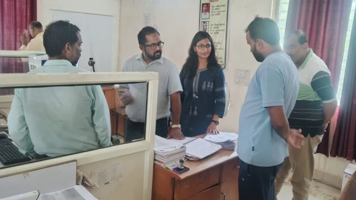 आयुर्वेद केंद्र के 3 कर्मचारियों का कटेगा वेतन, लापरवाही पर निलंबन के निर्देश