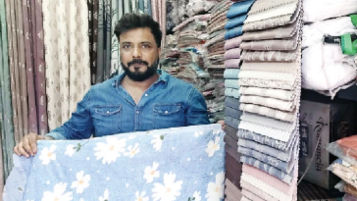 बाजार से गायब हुआ 'मेड इन चाइना'... भोपाल के कपड़ा बाजार में स्वदेशी उत्पादों की धूम, चीनी पैटर्न पर भारी पड़ा भारतीय हैंडलूम
