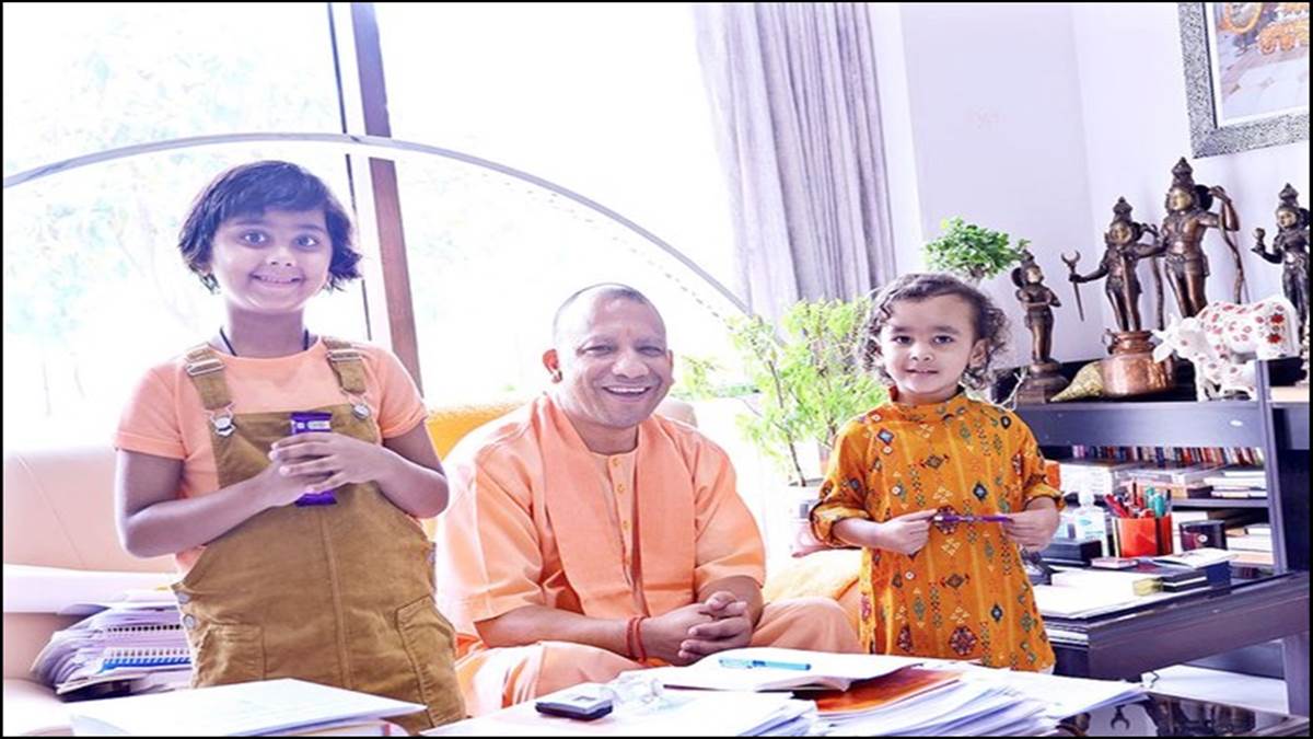 Rakshabandhan 2022: CM योगी ने नन्हीं बहनों के साथ राखी पर्व, उज्ज्वल भविष्य के लिए दी शुभकामनाएं