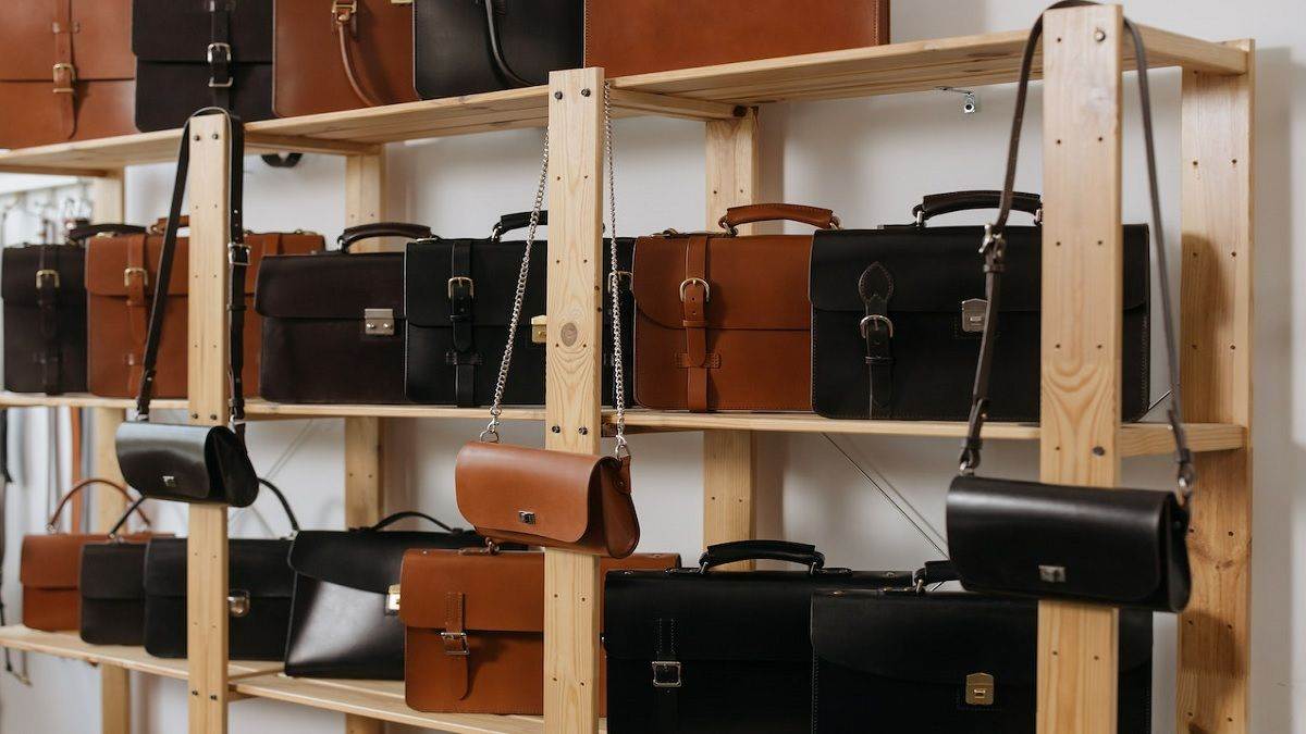 अपने हाथों से बनाएं स्टाइलिश हैंडबैग | How to make stylish Handbag - YouTube