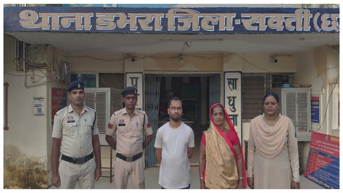 सक्ती कलेक्टर पर टायलेट साफ कराने का गंभीर आरोप, गिरफ्तार आरोपी के वीडियो से प्रशासनिक गलियारों में मचा भूचाल
