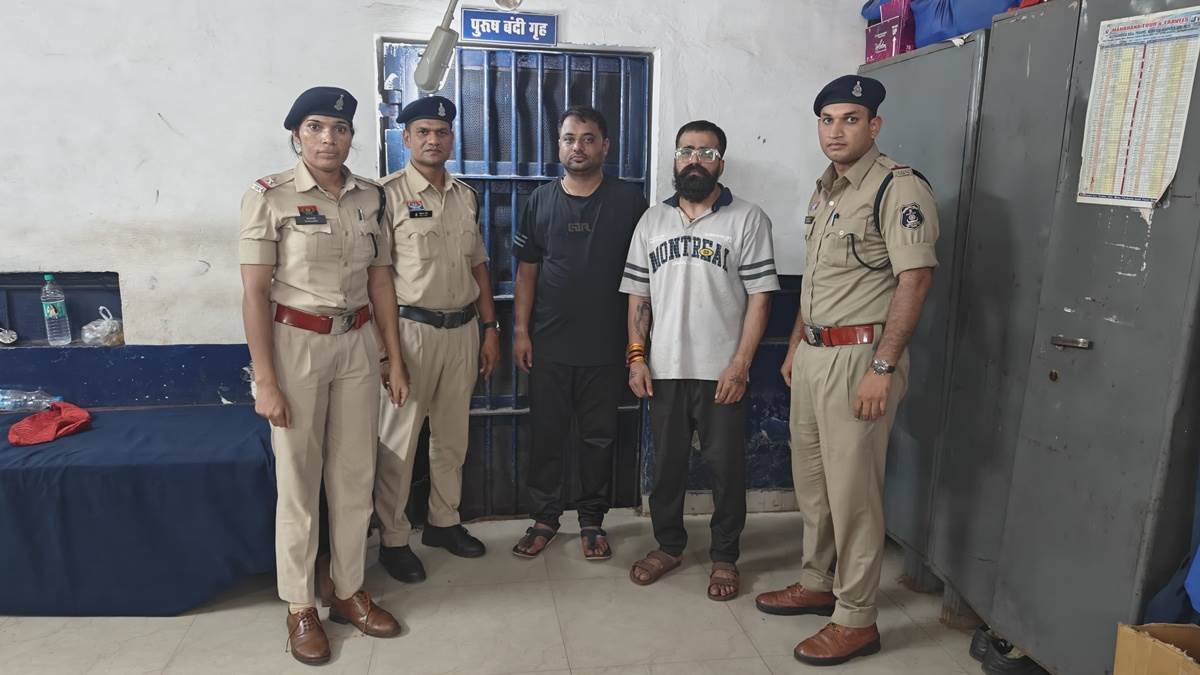दुर्ग में बेची जा रहा थी नकली गोल्ड फ्लेक सिगरेट, पुलिस ने 18 हजार नग की बनाई जब्ती