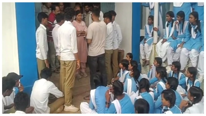 प्राचार्य के अभद्र व्यवहार से भड़का भारी आक्रोश: छात्रों ने स्कूल में जड़ा ताला, सूरजपुर जिले के सिलफिली की घटना