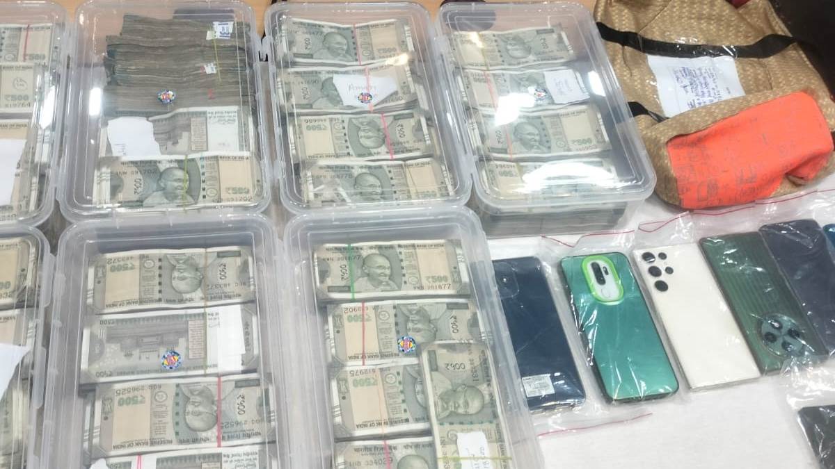 32 खाते फ्रीज कराए, 14 हजार किमी की खाक छानी, एक साल बाद पकड़े गए 6 ठग, 40 लाख नगद बरामद