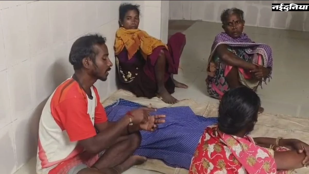 CG News: आंगनबाड़ी में ढाई साल की बच्ची की करंट लगने से मौत, पोस्टमार्टम के लिए शव लेकर रात भर बैठे रहे परिजन