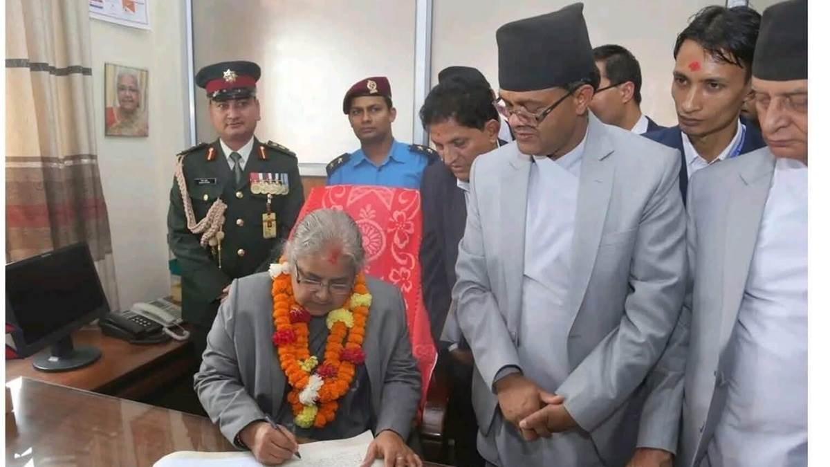 सुशीला कार्की बनीं नेपाल की पहली महिला प्रधानमंत्री, केपी ओली के नाटकीय रूप से पद छोड़ने के बाद शपथ ली