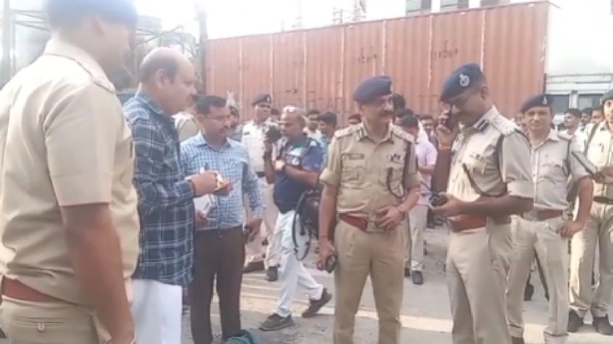 ग्वालियर में युवक ने दिनदहाड़े पत्नी को गोलियों से भूना, सनकी को काबू करने के लिए पुलिस ने छोड़ी आंसू गैस