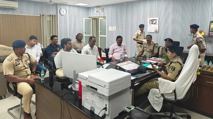 रायपुर के गिग वर्कर्स अब बिना हेलमेट नहीं कर पाएंगे डिलीवरी, सभी का होगा पुलिस वेरिफिकेशन