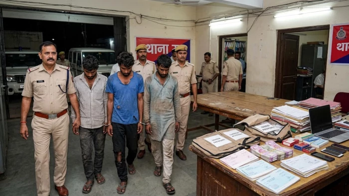 15 हजार में सेविंग और डेढ़ लाख रुपये में बिका करंट खाता, इंदौर में ठग गैंग के तीन सदस्य गिरफ्तार