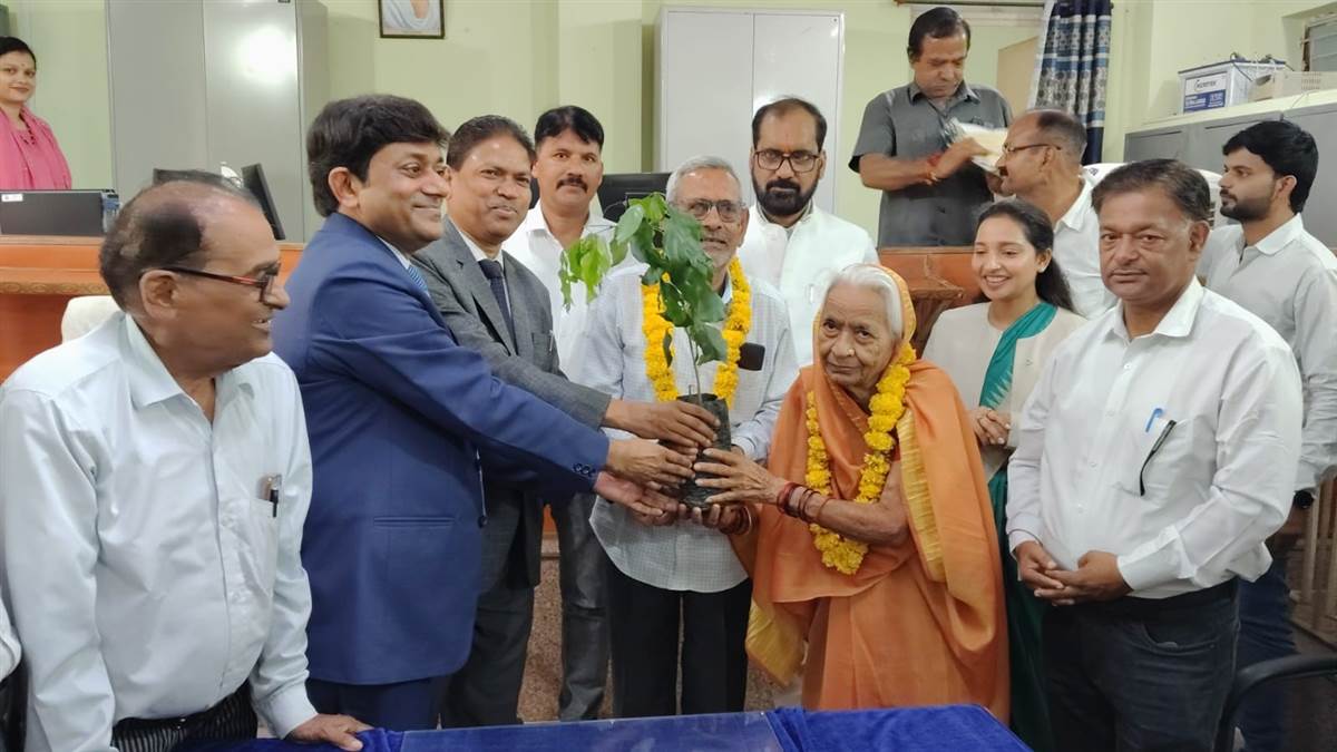 भिंड लोक अदालत में टूटता रिश्ता जुड़ा, 76 वर्षीय दंपती ने माला पहनकर की नई शुरुआत