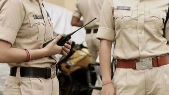 इंदौर में हत्या के आरोपी गुंडों ने नेता के संरक्षण में थाने में किया सरेंडर, एक आरोपी सूरज की तलाश में पुलिस मार रही छापे