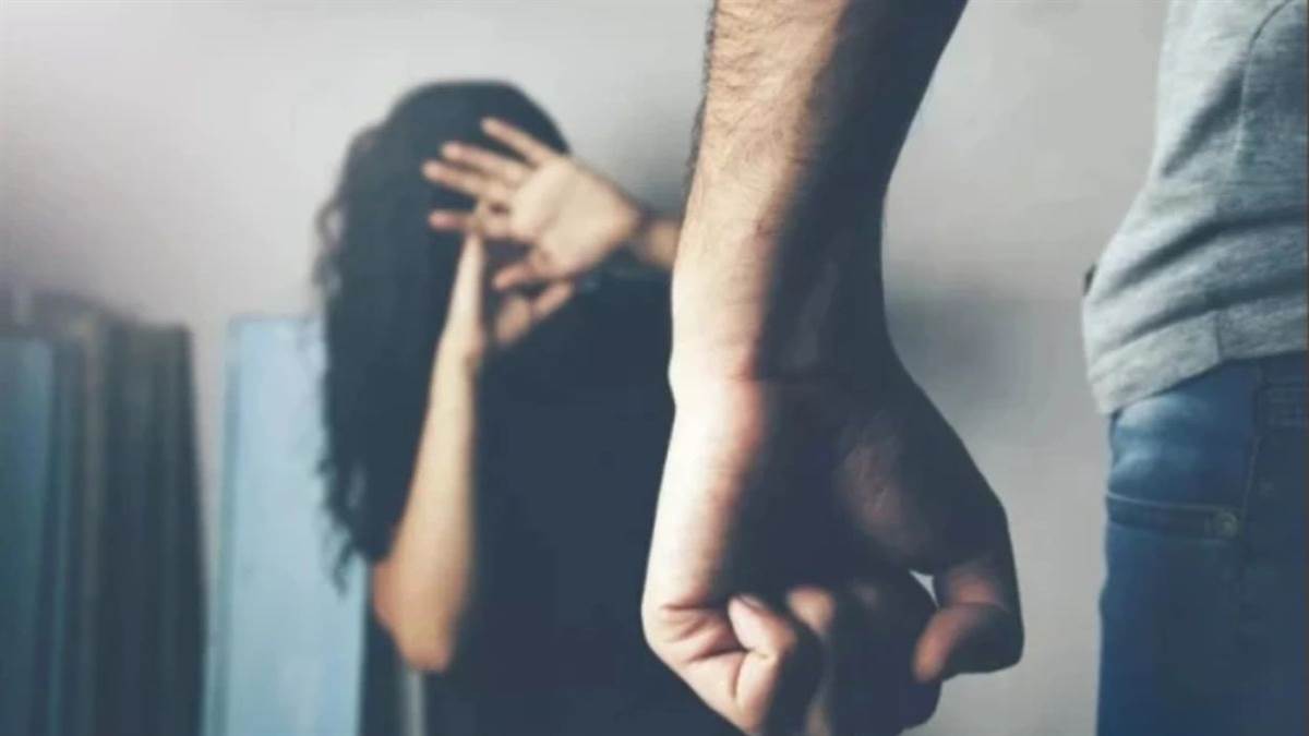 सहेली ने घर बुलाकर दिया धोखा, भाई की मदद से कमरे में किया बंद; परिचित ने किया किशोरी से दुष्कर्म