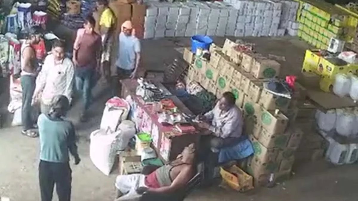 MP में तड़पता रहा मजदूर और मालिक देखता रहा... छह मिनट बाद हो गई मौत, Video Viral