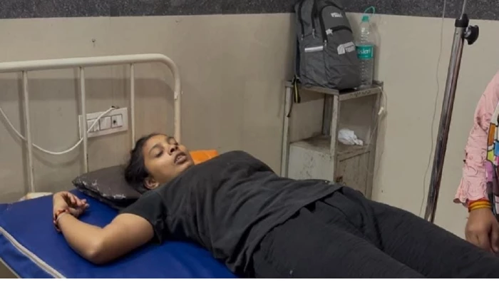 दुर्ग के पचरीपारा में सांड के हमले में पुलिस रिक्रूटमेंट की तैयारी कर रही दो युवतियां घायल