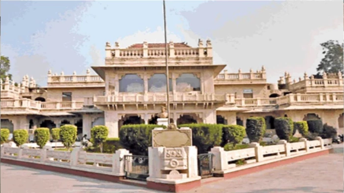 ग्वालियर के जीवाजी क्लब में 2 घंटे चला हंगामा, सदस्यों के दबाव के आगे झुके पदाधिकारी, अब दिसंबर में होंगे चुनाव