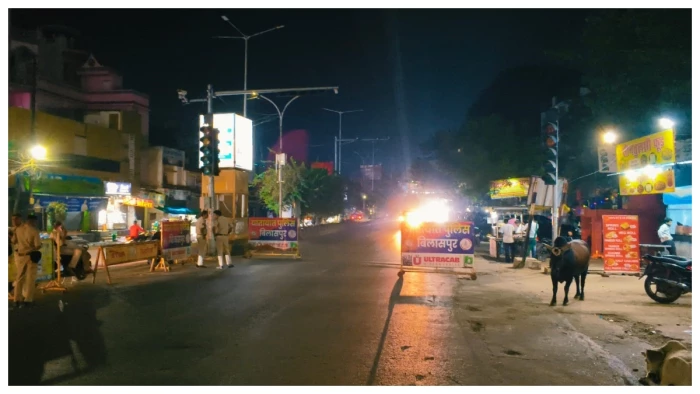 जिम्मेदार बेखबर, जनता परेशान.. नवरात्र में बदहाल स्ट्रीट लाइटों ने बढ़ाई श्रद्धालुओं की मुसीबत, बिलासपुर निगम के दावे फेल