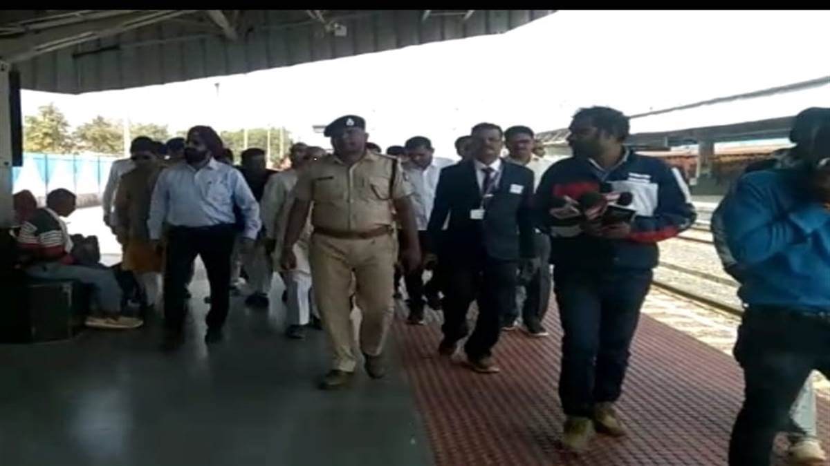 Balaghat News : बालाघाट पहुंचे डीआरएम ने रेलवे स्टेशन का निरीक्षण कर समस्याओं को जाना